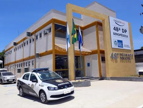 Os pés da planta foram levados para a 48ª DP (Seropédica)