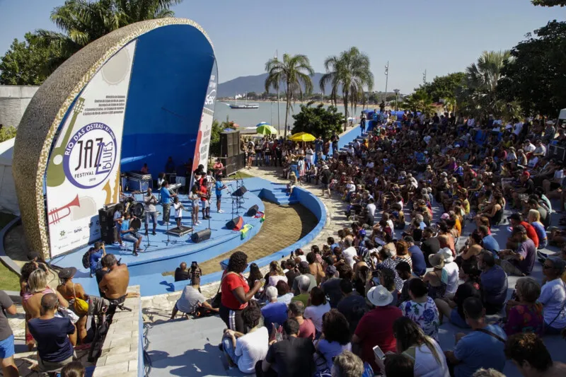 Para quem não conseguir adquirir ingressos, a Rádio MEC e a Prefeitura de Rio das Ostras farão a transmissão do evento