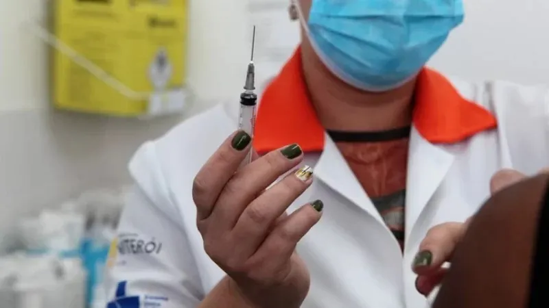 As dosagens para crianças são diferentes daquelas para pessoas com 12 anos de idade ou mais