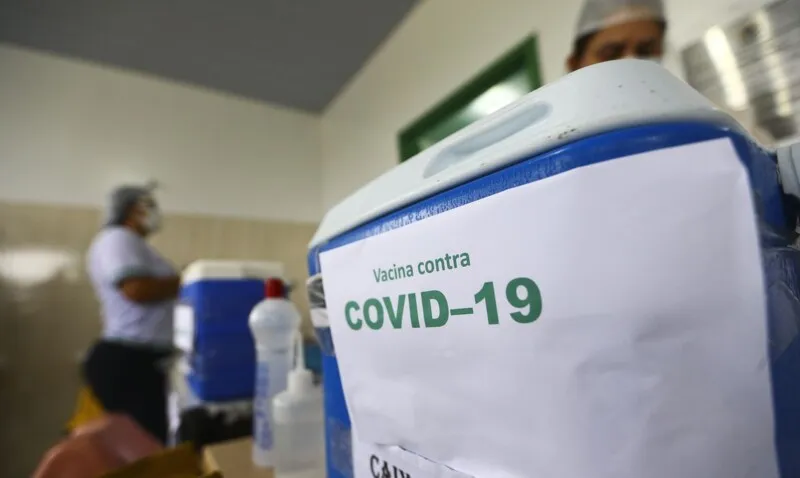 Vacinação leva a queda de quase 90% no número de óbitos causados por Covid