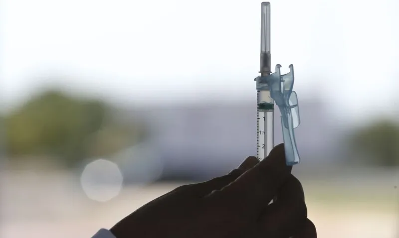 Contrato prevê a entrega de 100 milhões de doses