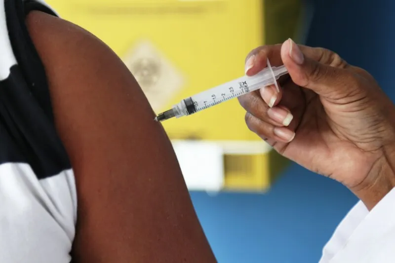  cidade recebeu mais 9.200 doses de Astrazeneca e outras 5.910 de Pfizer nesta segunda-feira (30)