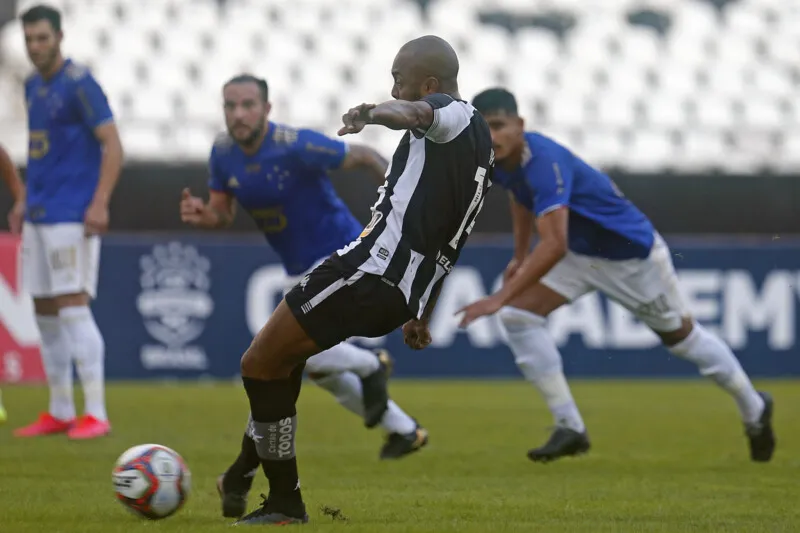 No primeiro turno, no Nilton Santos, Botafogo e Cruzeiro ficaram no empate por 3 a 3