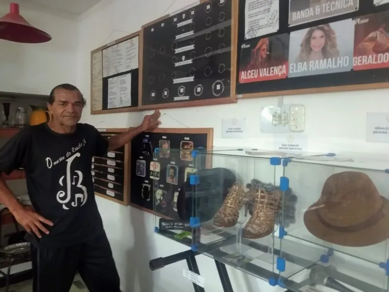 Roadie JB e as artes que compõem a exposição
