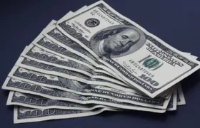 Dólar cai pela sétima vez seguida e fecha a R$ 4,83