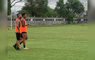 Na espera pelo anúncio oficial, Quintero treina com jogadores do Vasco