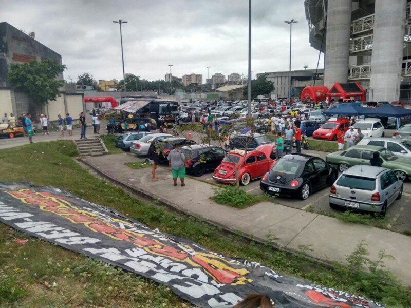 São Gonçalo Shopping realiza exposição de carros rebaixados