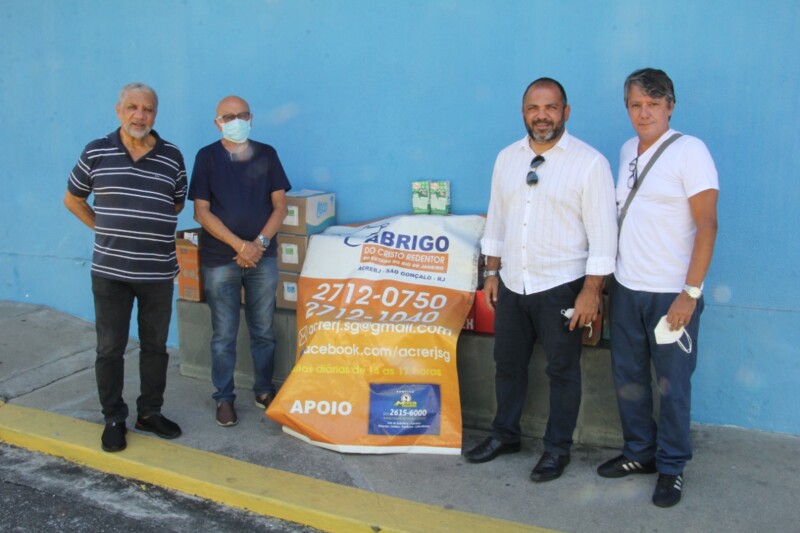 Curso da Universo faz doação para