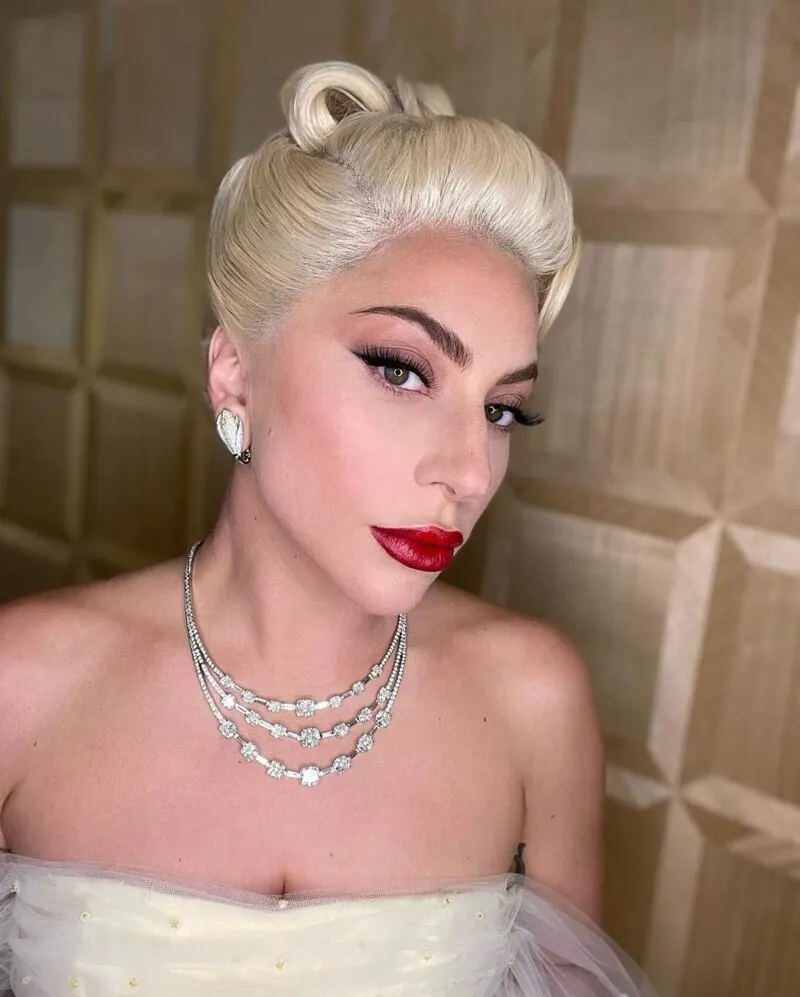 Lady Gaga arrumada para a cerimônia do Oscars 2022, que aconteceu em março deste ano.
