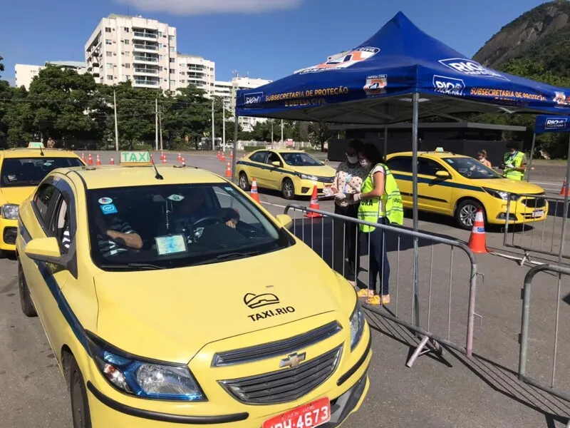 Com o termo de cooperação, taxistas que atuam em Niterói poderão utilizar a plataforma para atender a população local