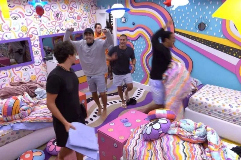 Havia sobrado na casa apenas o Eli do quarto lollipop