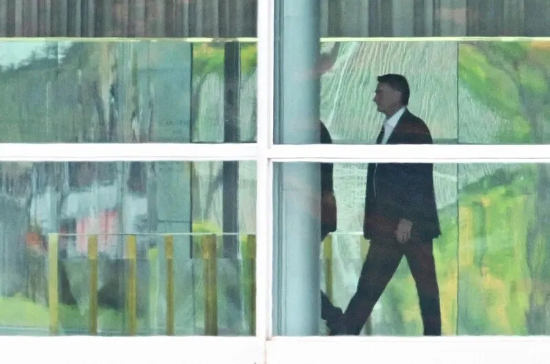 Após derrota no segundo turno, Bolsonaro se mantém recluso no Palácio da Alvorada
