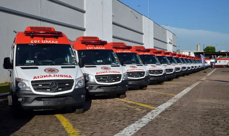Em julho, retenção de macas em unidades municipais atrasou 343 ambulâncias do SAMU, segundo o Corpo de Bombeiros