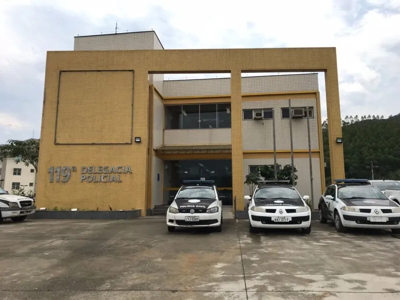 Ele foi encaminhado para a 119ª DP (Rio Bonito)