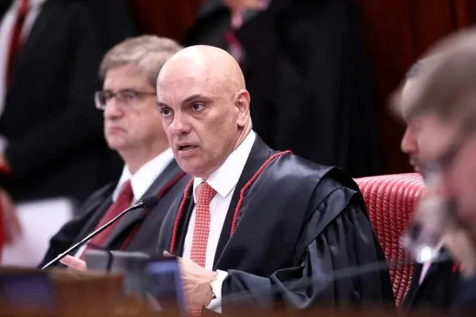 O presidente do TSE, Alexandre de Moraes, derrubou inquérito aberto pelo Policia Federal, a pedido de Anderson Torres, e pelo Conselho Administrativo de Defesa Econômica