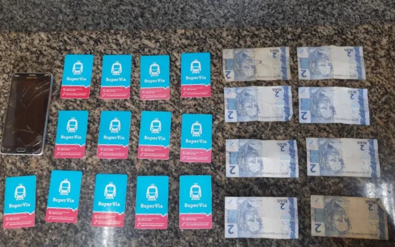 Policiais apreenderam 13 cartões da Supervia