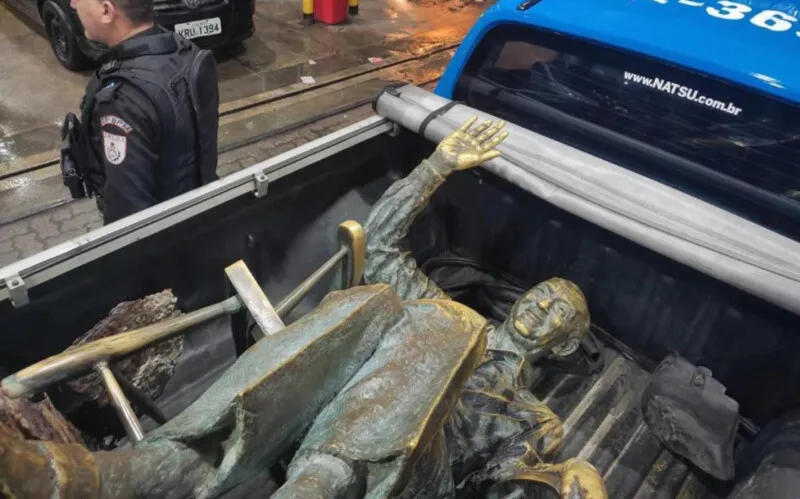 Mal-entendido foi esclarecido no último sábado; estátua deve passar por restauração em breve