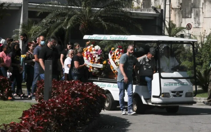 Natalia Rodrigues Valentim, de 36 anos, foi enterrada na tarde desta segunda-feira (14), no 
Cemitério Jardim da Saudade, em Sulacap