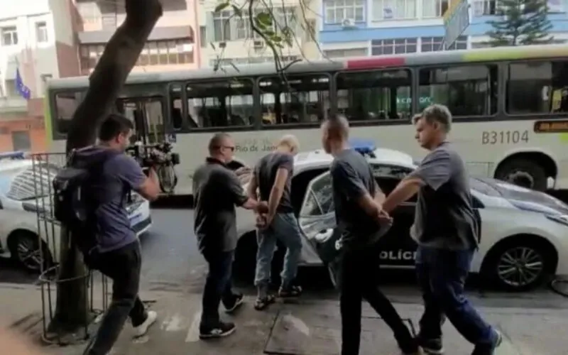 Pertences de vítimas e drogas sedativas foram apreendidas com suspeitos, que trabalham como garotos de programa em São Gonçalo, segundo apuração