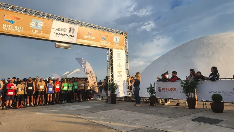 1ª Maratona de Niterói foi realizada no domingo (15)