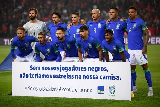 Seleção realizou campanha contra o racismo