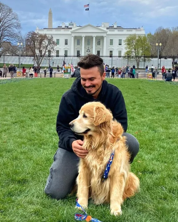 Jesse e Shurastey percorriam o mundo num fusca