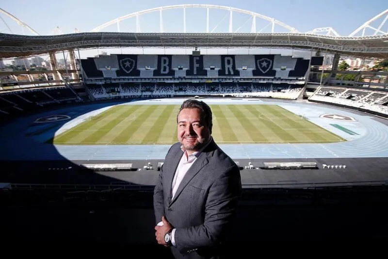 Jorge Braga deixa o cargo de CEO do Botafogo e agora processa John Textor, dono do clube.