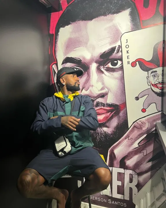 "O 'Coringa' está de volta!", comemora a torcida