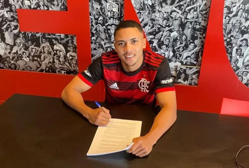 Atleta assinou para jogar pela base do time carioca até 2024