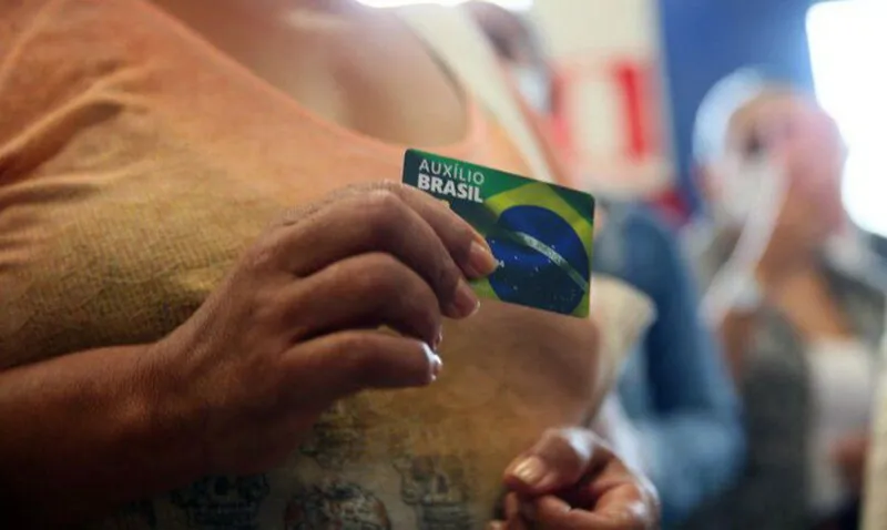O empréstimo consignado do Auxílio Brasil foi aprovado em junho do ano passado e regulamentado meses depois, em outubro