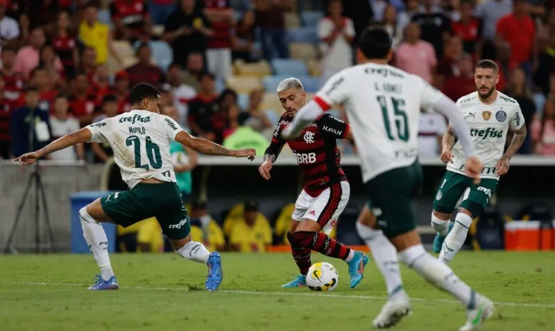 Flamengo é o segundo colocado, com nove pontos a menos que o líder Palmeiras