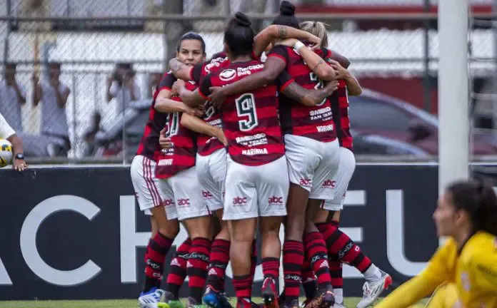 Gica, Leidiane e Jucinara marcaram os priemiros gols do Flamengo na disputa pela taça Guanabara