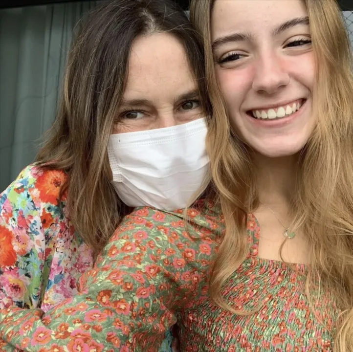 Júlia também postou diversas fotos com a mãe