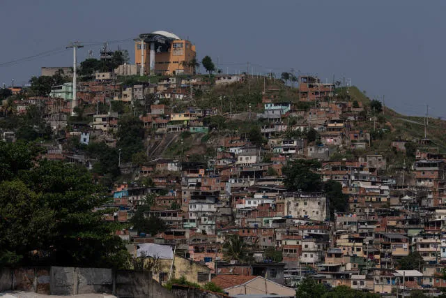 Diversos corpos estiveram pelas ruas no local
