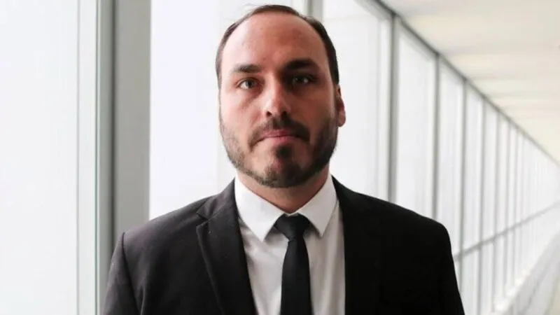 O vereador Carlos Bolsonaro (PL) foi intimado pelo ministro Benedito Gonçalves, do Tribinal Superior Eleitoral