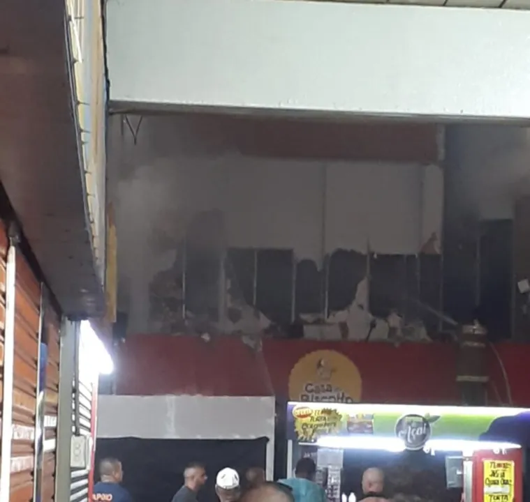 Incêndio começou na lanchonete