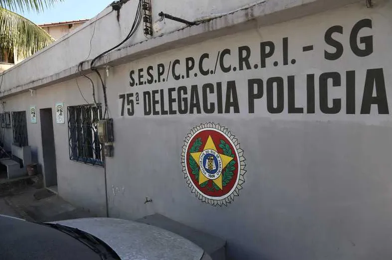 O traficante foi encaminhado à 75ª DP (Rio do Ouro)
