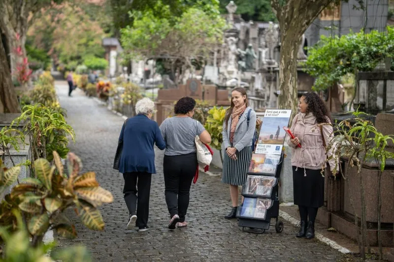 Cerca de 210 voluntários estavam nas ruas hoje