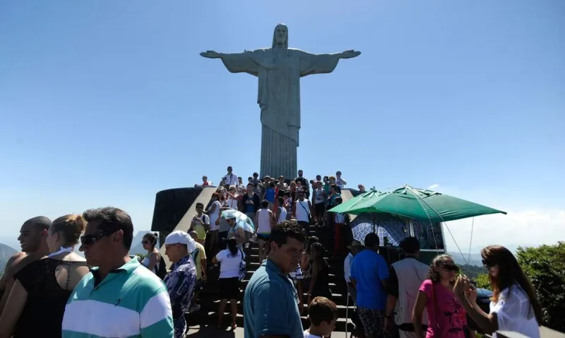 folga no serviço público se refere à transferência, pela prefeitura, da comemoração do Dia do Servidor Público, 28 de outubro, para hoje