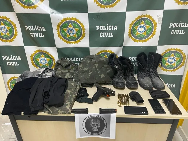 Também foram apreendidos diversos itens