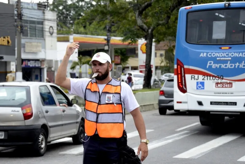 Empresa que cuida do trânsito no município também autorizou tráfego de ônibus em Camboinhas e Itacoatiara