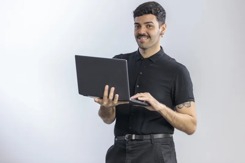 Aleff Henrique é estagiário de Desenho Industrial
