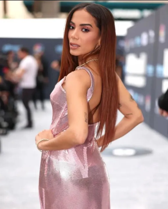 Anitta foi a primeira artista brasileira subir no palco da premiação