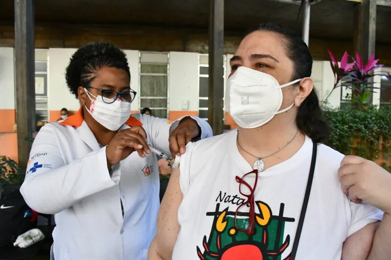 Prefeitura de Niterói realiza dia D da vacinação contra gripe e covid19
