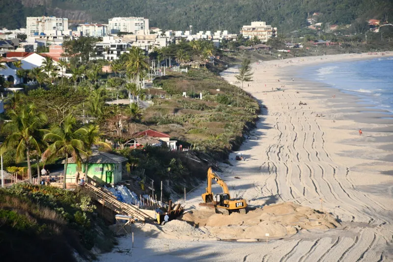 Prefeitura de Niterói inicia obras na orla da praia de camboinhas