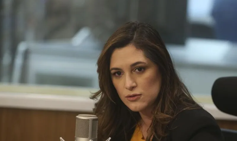 Ministra  alerta para sinais que antecedem suicídio