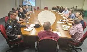 Presidente da CDL Niterói, a Polícia Militar e o Delegado   Dr Cláudio Otero compareceram na reunião