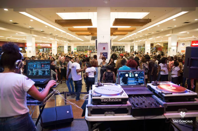 festa promete fazer o público dançar diferentes passinhos e coreografias na pista de dança!