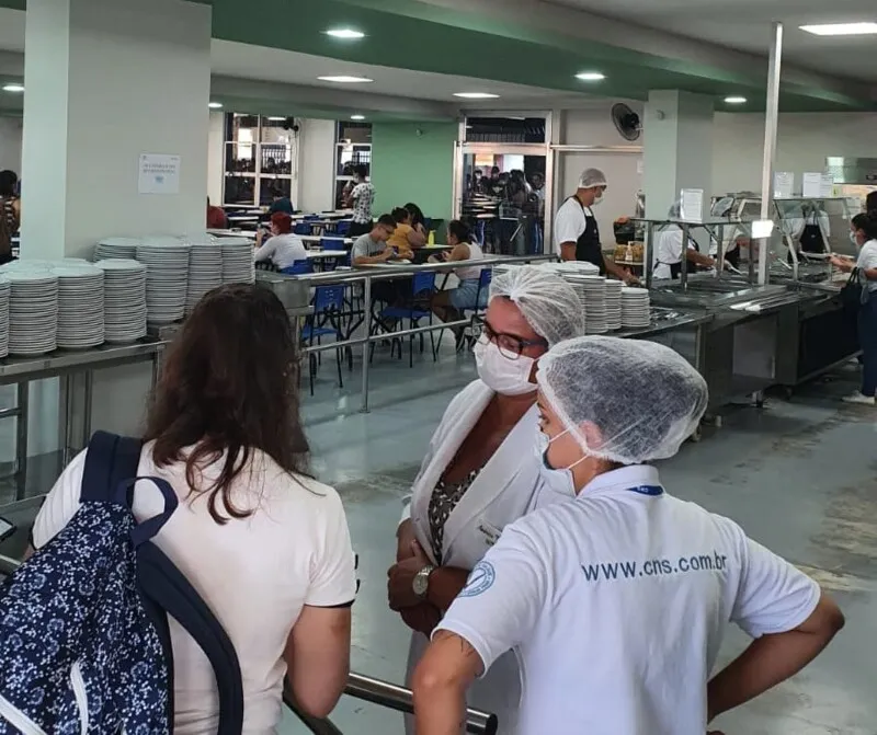 O bandejão distribuiu cerca de 6500 refeições por dia