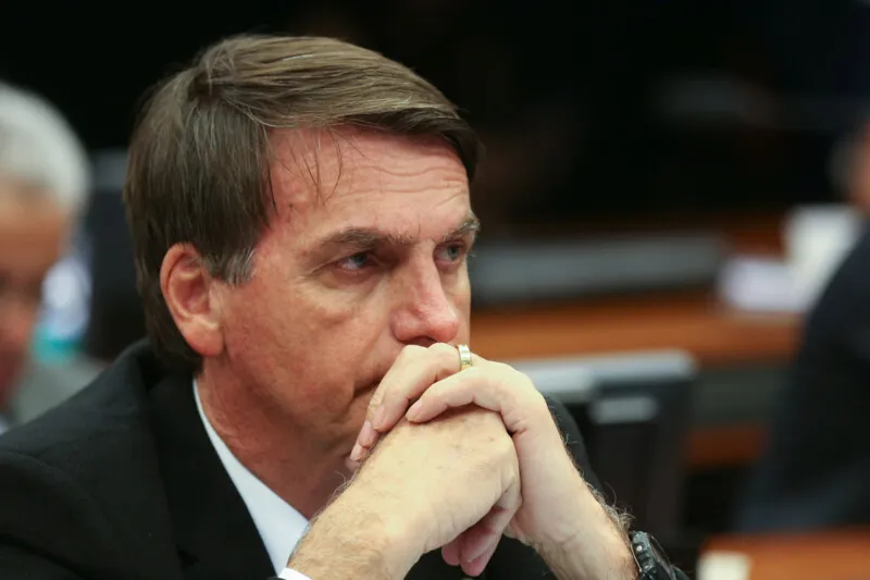 De acordo com a publicação de Bolsonaro, os agentes podem ter a pena perdoada, pois estavam apenas no exercício de sua função